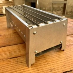 Spiedini Saté-bbq Bali 40 Mini - Kleine, Smalle Houtskoolbarbecue Met Horizontaal Rooster Voor Sate Of Andere Spiesjes - 40 Cm Lang, 11 Cm Breed, 14 Cm Hoog - Ideaal Voor Tuin- Of Open Haard, Of Balkon - Materiaal: Gealuminiseerd Ijzer -Woninginrichtingseries Winkel 1200x1200 101