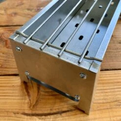 Spiedini Saté-bbq Bali 40 Mini - Kleine, Smalle Houtskoolbarbecue Met Horizontaal Rooster Voor Sate Of Andere Spiesjes - 40 Cm Lang, 11 Cm Breed, 14 Cm Hoog - Ideaal Voor Tuin- Of Open Haard, Of Balkon - Materiaal: Gealuminiseerd Ijzer -Woninginrichtingseries Winkel 1200x1200 102