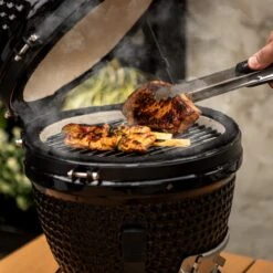 BluMill Kamado BBQ Egg - Kamado 13 Inch - Incl. Vlees Thermometer - Houtskoolbarbecues - Zwart - Ø 27cm 22 BluMill Kamado BBQ Egg - Kamado 13 Inch - Incl. Vlees Thermometer - Houtskoolbarbecues - Zwart - Ø 27cm -Woninginrichtingseries Winkel 1200x1200 175