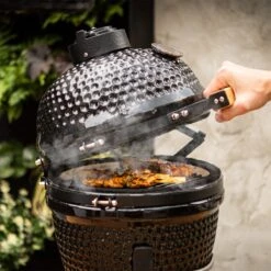 BluMill Kamado BBQ Egg - Kamado 13 Inch - Incl. Vlees Thermometer - Houtskoolbarbecues - Zwart - Ø 27cm 27 BluMill Kamado BBQ Egg - Kamado 13 Inch - Incl. Vlees Thermometer - Houtskoolbarbecues - Zwart - Ø 27cm -Woninginrichtingseries Winkel 1200x1200 178