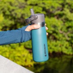 Stanley The IceFlow™ Flip Straw Water Bottle 0,65L - Thermosfles - Lagoon -Woninginrichtingseries Winkel 1200x1200 305