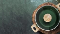 Forest, Braadpan Met Deksel – Ø 16 Cm – 100% Gerecycled Aluminium – Geschikt Voor Alle Warmtebronnen - Duurzame Pan – PFOA Vrij – Sudderpan – Stoofpan – 2.5 L -Woninginrichtingseries Winkel 1200x675 1