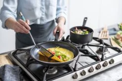 GreenPan Memphis Hapjespan 28cm - Zwart - Inductie - PFAS-vrij 29 GreenPan Memphis Hapjespan 28cm - Zwart - Inductie - PFAS-vrij -Woninginrichtingseries Winkel 1200x800 41