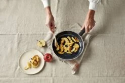 Demeyere Alu Cosi 3 Koekenpan - Ceraforce - 24 Cm - PTFE-vrij -Woninginrichtingseries Winkel 1200x800 96