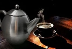 Vaja Valerie - Theepot Met Filter - Dubbelwandig - RVS - 1.2L -Woninginrichtingseries Winkel 1200x817 1