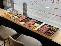 Sjoelbak - Borrelsjoelbak - Hapjesplank - Borrelplank - Mini Sjoelbak 120 Cm Met Zwarte Bakjes - Kleine Sjoelbakken -Woninginrichtingseries Winkel 1200x899 1