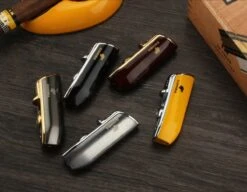 Cohiba® Sigarenaansteker - Sigarenboor - Sigaren - Sigaar - Cohiba Aansteker - Sigarenboor - Sigaren Accessoires - Sigarenknipper - Sigaar Aansteker - Cohiba - Incl. Luxe Geschenkdoos - Zwart 13 Cohiba® Sigarenaansteker - Sigarenboor - Sigaren - Sigaar - Cohiba Aansteker - Sigarenboor - Sigaren Accessoires - Sigarenknipper - Sigaar Aansteker - Cohiba - Incl. Luxe Geschenkdoos - Zwart -Woninginrichtingseries Winkel 1200x934 1