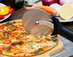 Bighorn Pizzaschep Voor BBQ En Oven-Inklapbare Handgreep -Pizzasnijder- Edelstaal -geschikt Als Broodschep En Ovenschep - SRPT01 -Woninginrichtingseries Winkel 1200x944 3