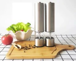 MD-Goods ® Elektrische Peper En Zoutmolen Set - Pepermolen - RVS - Cadeau - Restaurant Kwaliteit -Woninginrichtingseries Winkel 1200x960