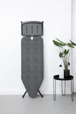 Brabantia Strijkplank C - Met Stoomunithouder - 124 X 45 Cm - Denim Black -Woninginrichtingseries Winkel 799x1200 4