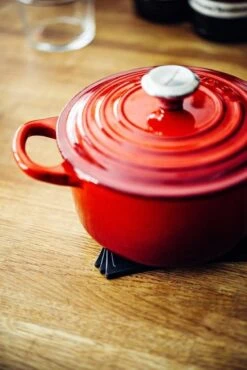 Le Creuset Signature Braadpan - 4,2 L - 24 Cm - Kersenrood 17 Le Creuset Signature Braadpan - 4,2 L - 24 Cm - Kersenrood -Woninginrichtingseries Winkel 801x1200 6